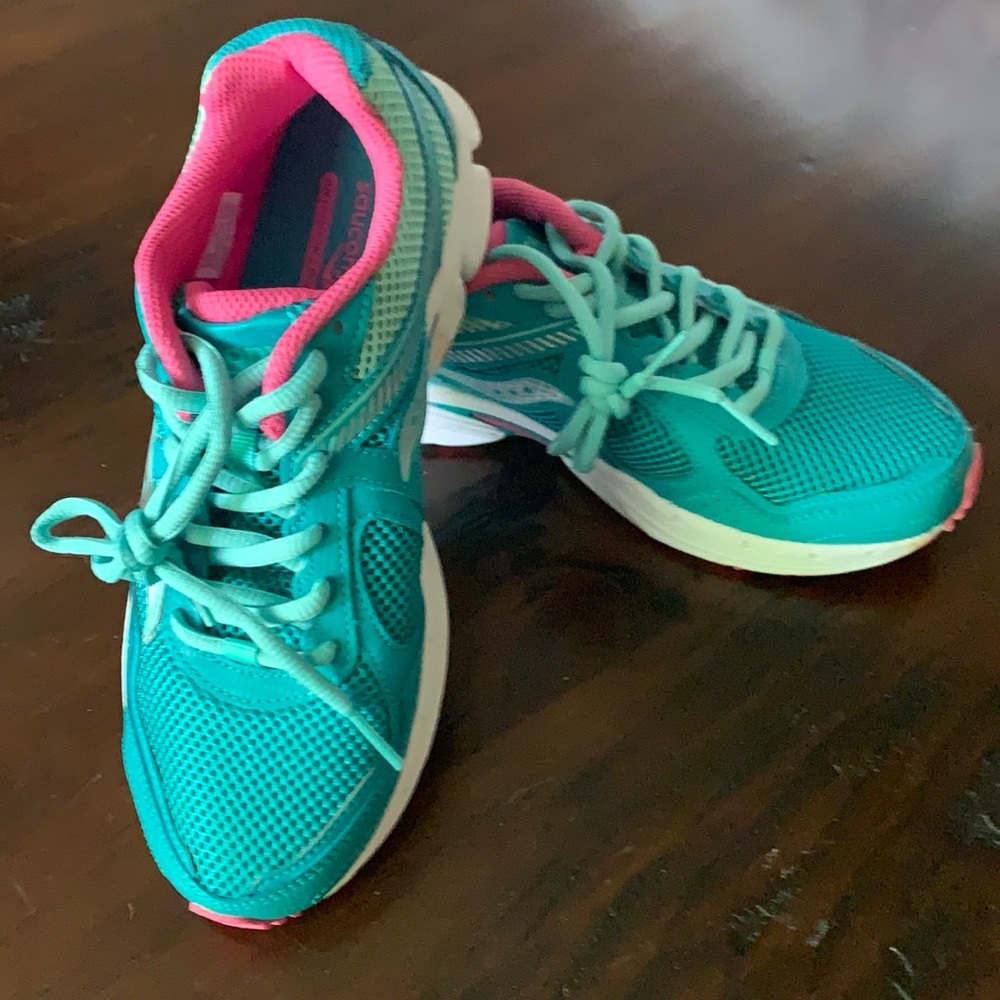 Like New Girls Saucony Cohesion 10 Sneaker Size 5
